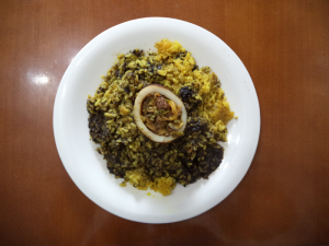 Arroz curcuma con calamar relleno
