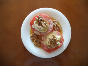 Tomate con queso de cabra