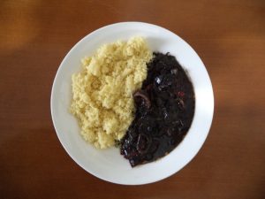 Cous-cous con calamares en su tinta