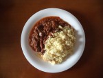 Hígado encebollado en salsa ligera de tomate